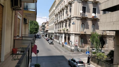 Property building, Balcony/Terrace, Street view