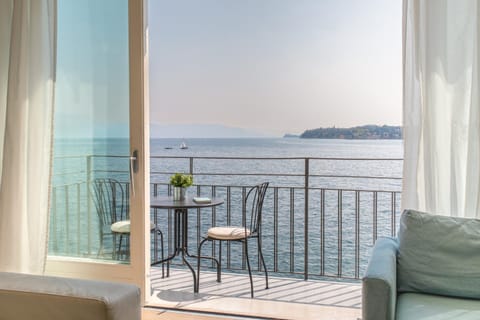 View (from property/room), Balcony/Terrace, Mountain view