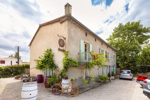 Property building, Garden, Parking