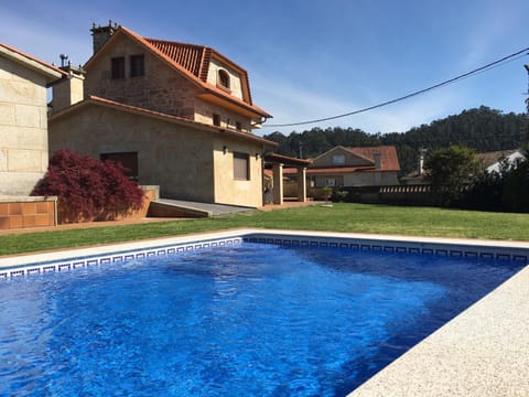 Property building, Garden, Swimming pool, Swimming pool