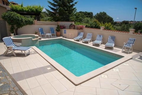 Family friendly apartments with a swimming pool Vinkuran, Pula - 15736 Appartement in Pula