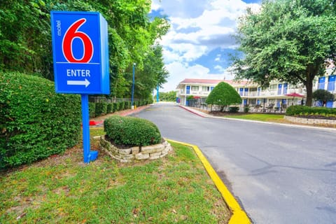 Motel 6-Huntsville, TX Hotel in Huntsville