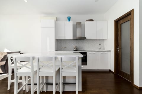 Kitchen or kitchenette, Dining area, dishwasher, oven, stove