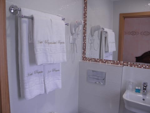 Hostal Paquita Bed and Breakfast in Madrid