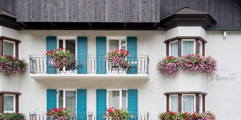 Facade/entrance, Day, Balcony/Terrace