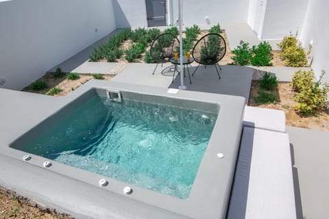 Patio, Hot Tub, Spa and wellness centre/facilities
