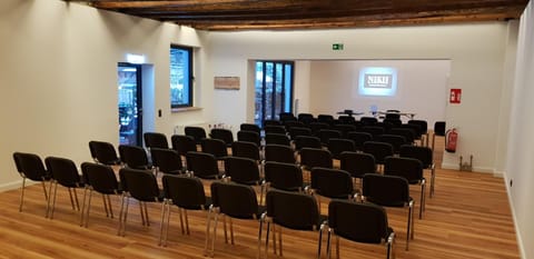 Meeting/conference room