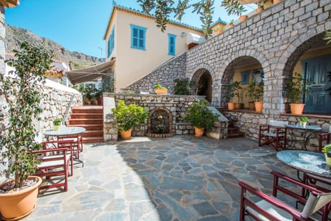 Alkionides Hydra Bed and Breakfast in Islands