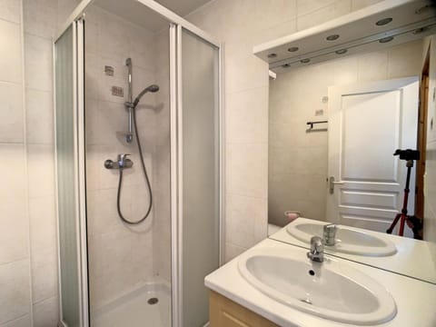 Grand appartement confort 12 pers., 4 salles de bains, cuisine équipée, au cœur de Fontcouverte-la-Toussuire - FR-1-416-26 Apartment in Villarembert