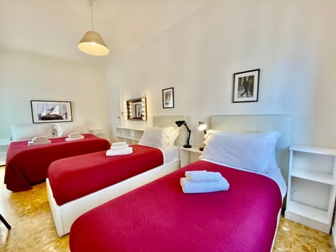 Patio, Bed, Balcony/Terrace, Other, Photo of the whole room, Decorative detail, Bedroom, Area and facilities