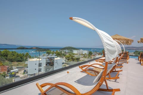 Balcony/Terrace, Sea view, Swimming pool