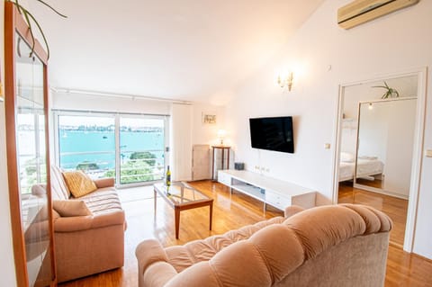 TV and multimedia, Living room, Seating area, Sea view