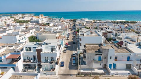 Property building, Day, Neighbourhood, Bird's eye view, Beach, City view, Sea view, Street view, Location, Parking