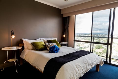 Picture Perfect Hotel Living Condo in Auckland