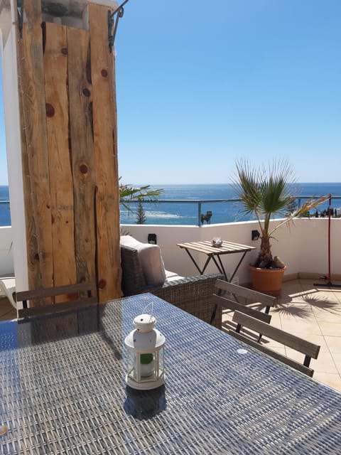AMAZING PENTHOUSE- panoramic sea view & tikki bar on private terrasse Condo in Luz