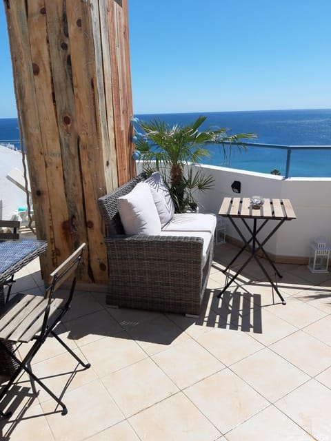 AMAZING PENTHOUSE- panoramic sea view & tikki bar on private terrasse Condo in Luz