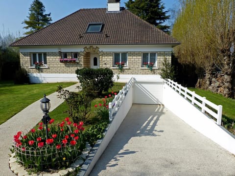 Facade/entrance, Day, Garden, Garden view