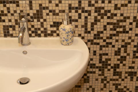 Bathroom, Decorative detail