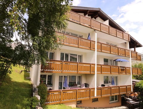 Property building, Day, Balcony/Terrace