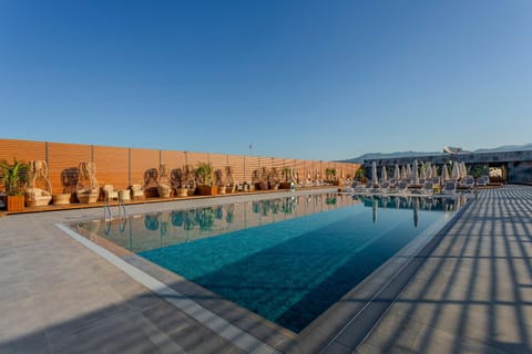 Day, Natural landscape, Mountain view, Pool view, Swimming pool, sunbed