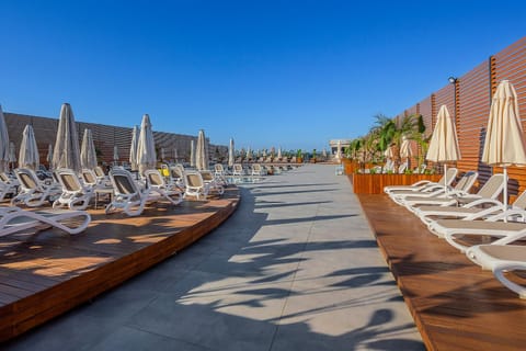 Day, Pool view, Swimming pool, sunbed