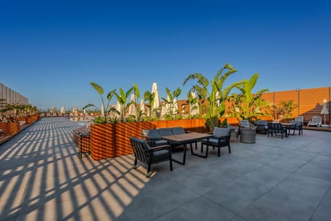 Day, Seating area, Pool view, sunbed