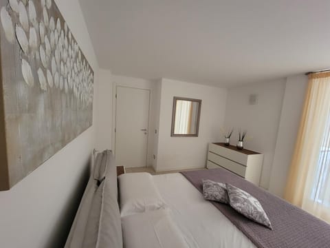 Royal Apartments Garda Condo in Sirmione