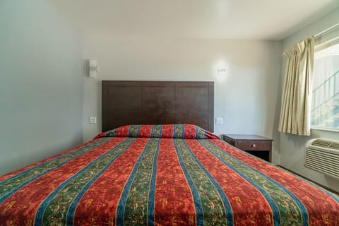 Xpress Inn & Extended Stay Hotel in Marshall