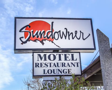 Sundowner Station Hotel in Riverton