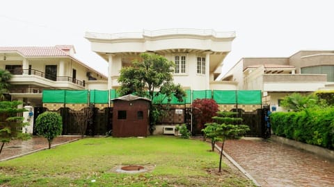 Property building, Spring, Day, Garden, Garden view