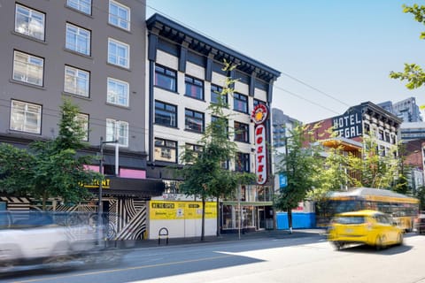 Samesun Vancouver Hostel in Vancouver