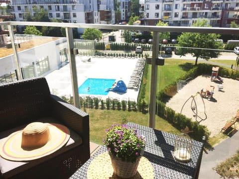 Balcony/Terrace, Pool view