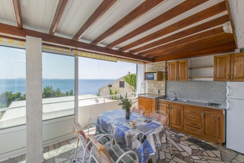 View (from property/room), Balcony/Terrace, Kitchen or kitchenette, Sea view