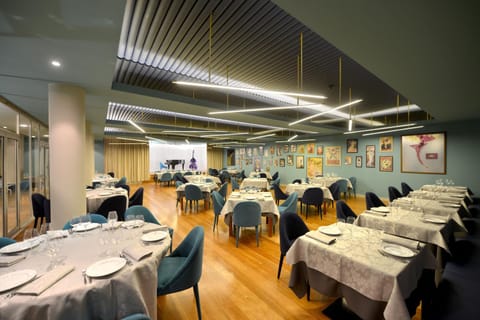 Restaurant/places to eat, Banquet/Function facilities