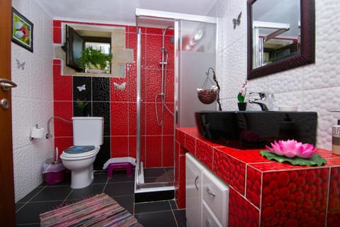 Shower, Toilet, Bathroom