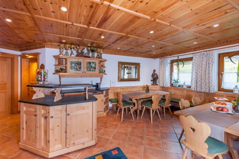 Apart Gabriele - Pure Alpin Style Apartment in Saint Anton am Arlberg