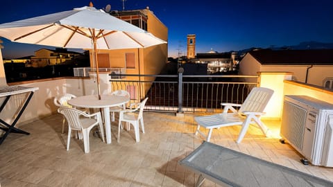 Night, View (from property/room), Balcony/Terrace, sunbed, washing machine