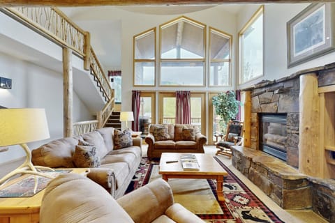 Ski Slopes and Scenic Views House in Whitefish