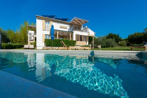 Property building, Garden, Garden view, Pool view, Swimming pool