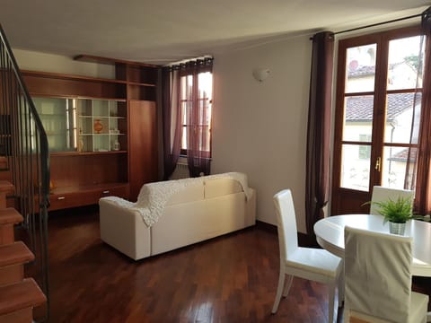 In Piazzetta Apartment in Pisa