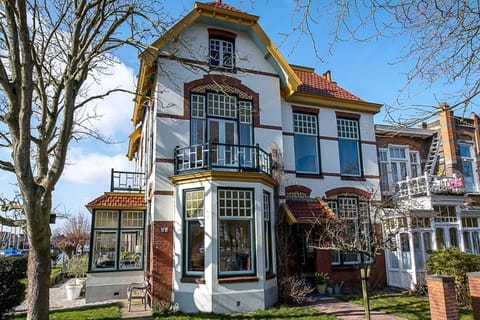 Villa 'Singelzicht' House in Netherlands