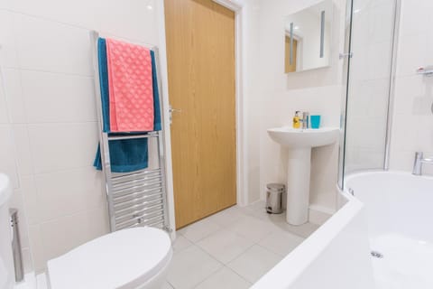 Shower, Toilet, Bathroom, Photo of the whole room, Bath, towels