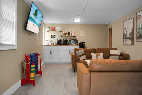 Communal lounge/ TV room