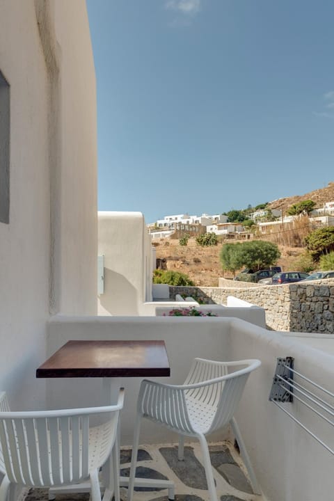 Patio, Balcony/Terrace, Street view