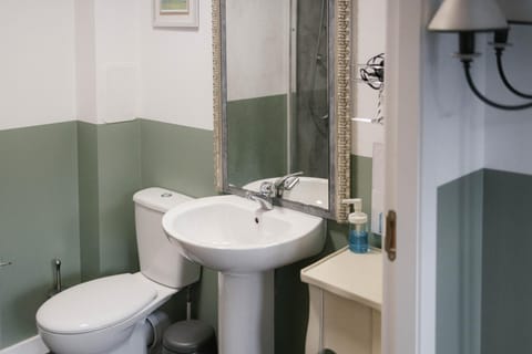 BroomHouse HomeStay Vacation rental in Edinburgh