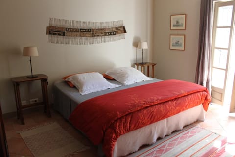 Domaine de Manteau-Bleu Bed and Breakfast in Béziers
