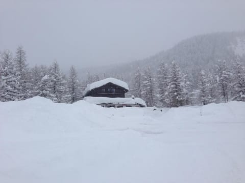 Facade/entrance, Winter