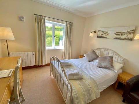 Llety Ceiro Guesthouse Bed and breakfast in Tirymynach