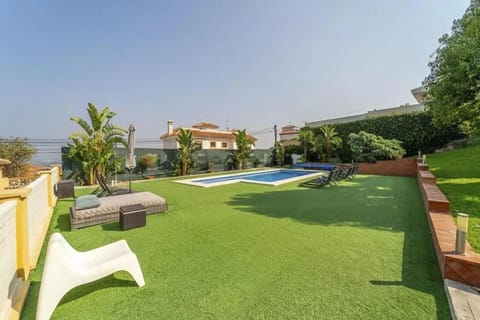 Villa Peralta, heated and private pool ,near beach and golf courses Villa in Alhaurín de la Torre