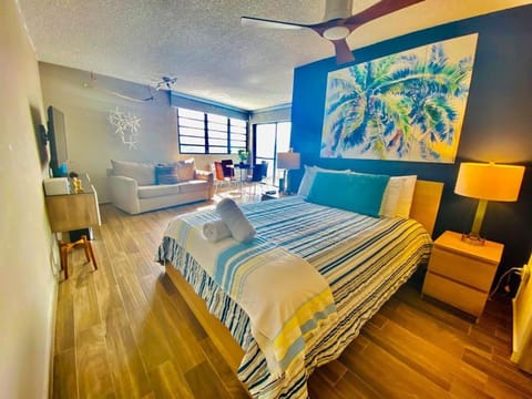 KASA Starfish by the Sea - 8th floor Studio Apt for 2 BALCONY Ocean City View Haus in San Juan